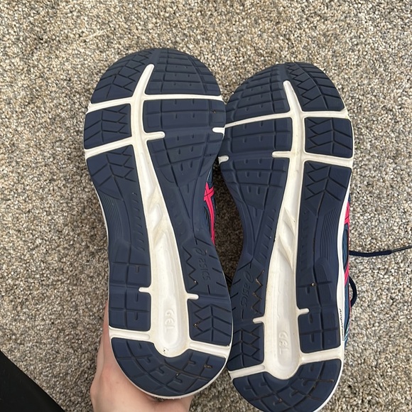 ASICS running shoes - Picture 3 of 6